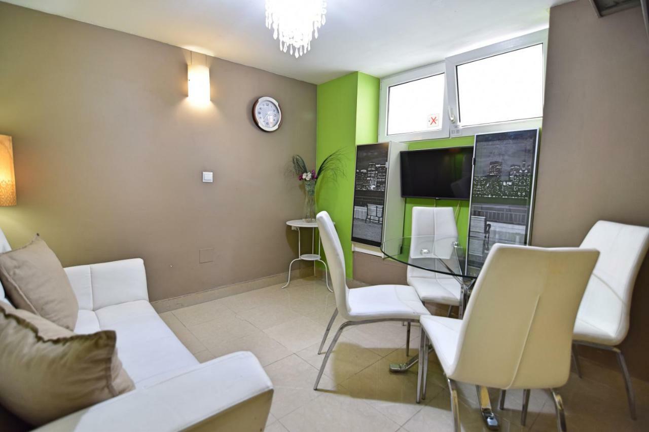 Apartamentos Marques De La Merced มาลากา ภายนอก รูปภาพ